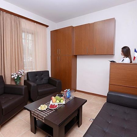 The Yard Otel Erivan Dış mekan fotoğraf