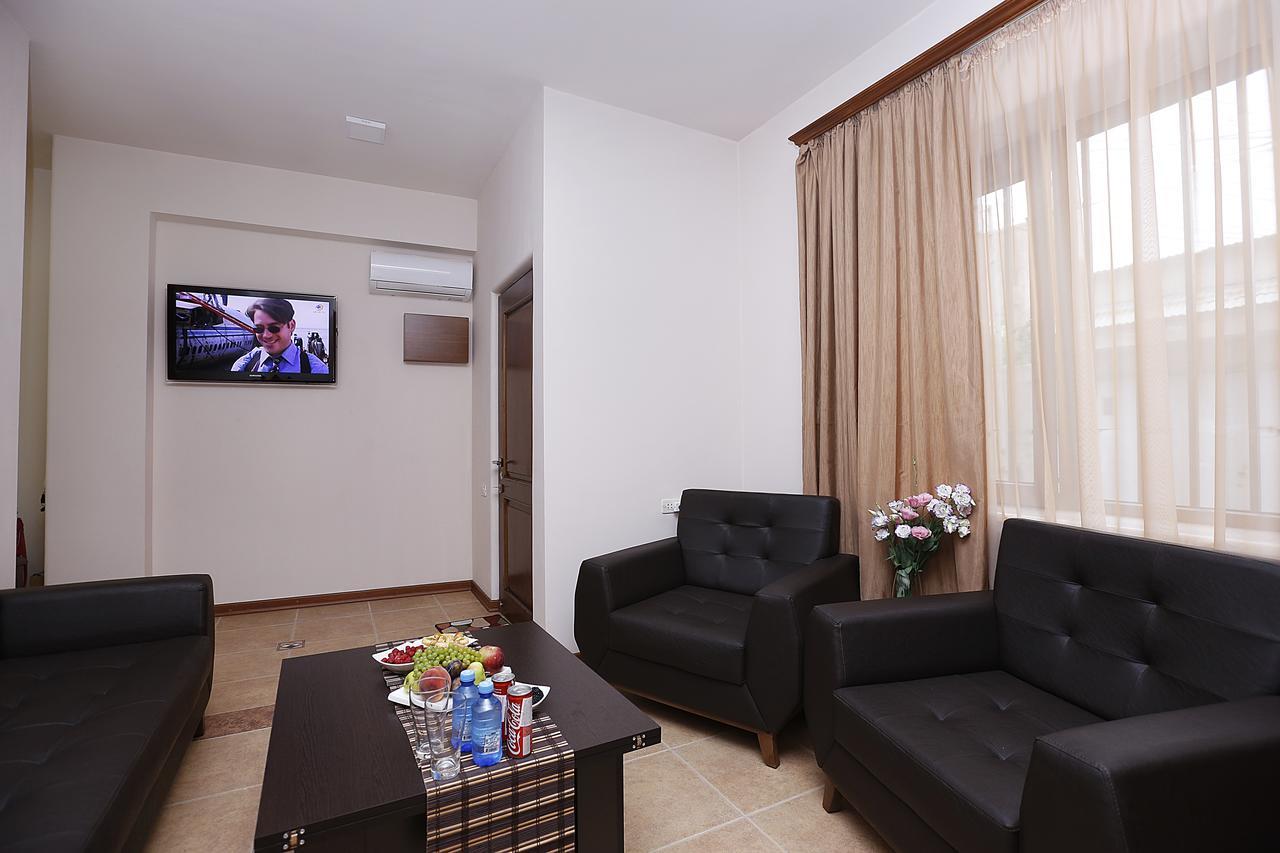 The Yard Otel Erivan Dış mekan fotoğraf