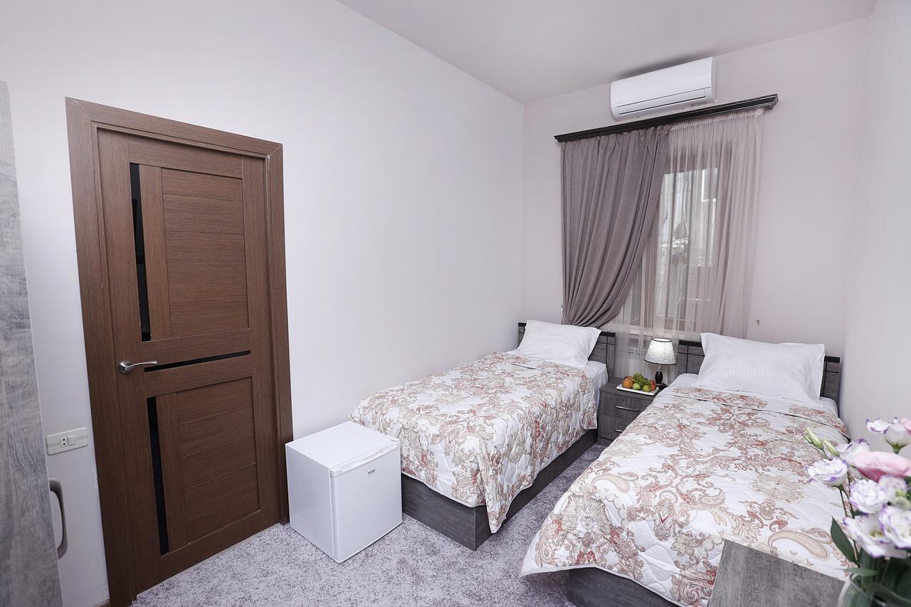 The Yard Otel Erivan Dış mekan fotoğraf