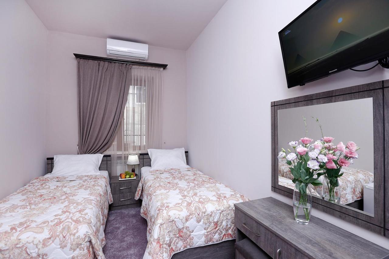 The Yard Otel Erivan Dış mekan fotoğraf